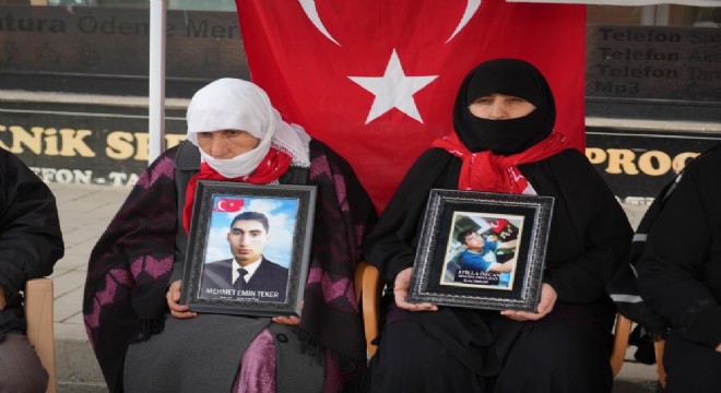  Muş'ta ailelerin evlat nöbeti devam ediyor